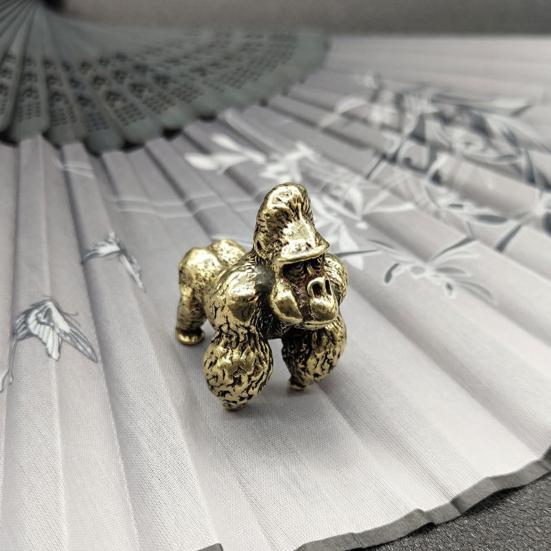 Decorative Gorilla Figurine Freestanding Copper Vividly Engraved Portable Gorilla Decoration for Desktop