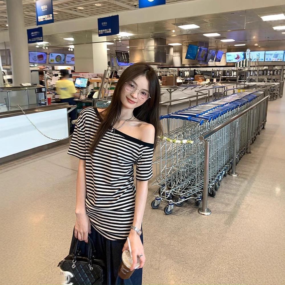 

Женская облегающая полосатая футболка с открытыми плечами 2025 - Короткие рукава Small Premium