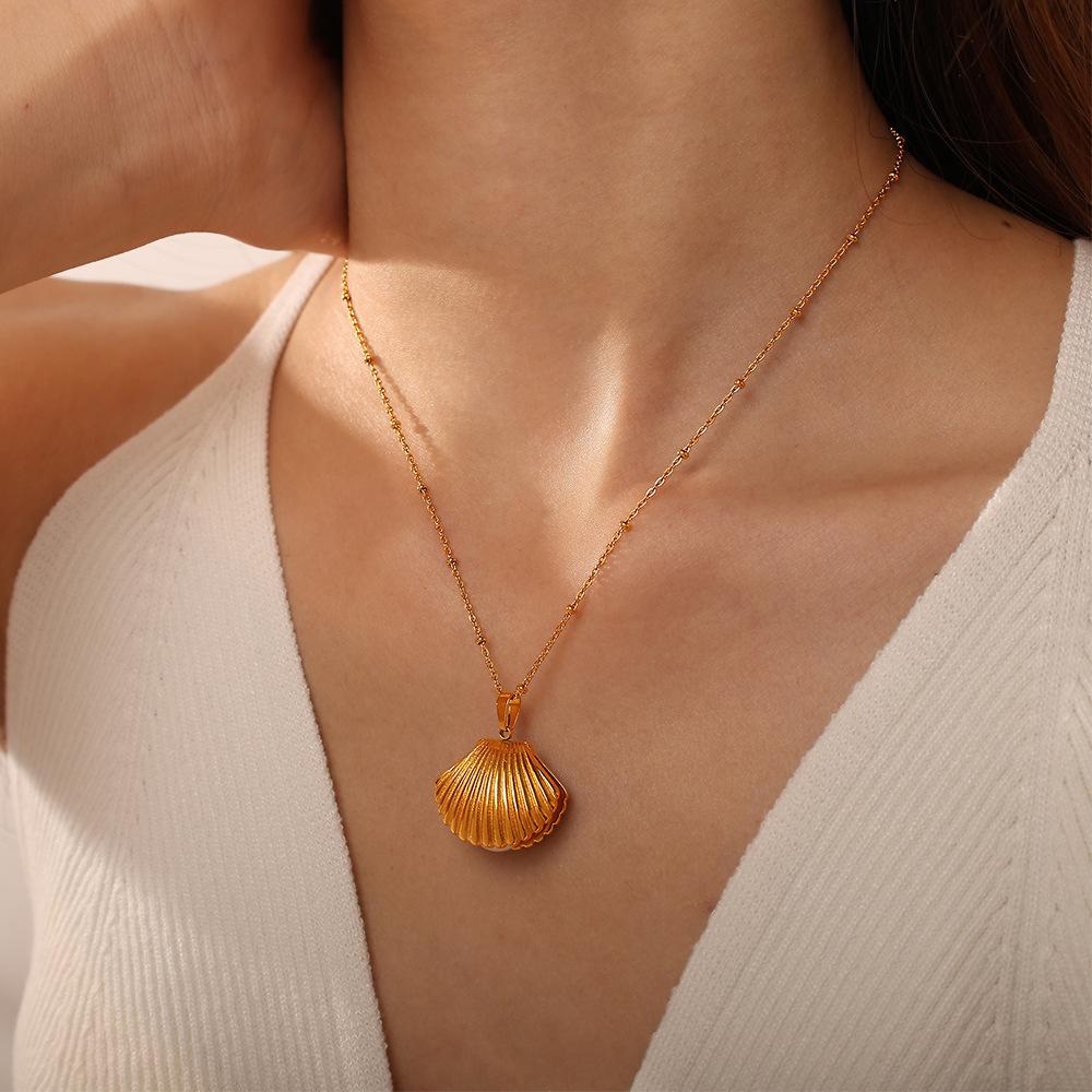 Three-dimensional Imitation Pearl Design Scallop Necklace and Earrings Accessories 18K Gold Plated Shell Set Jewelry