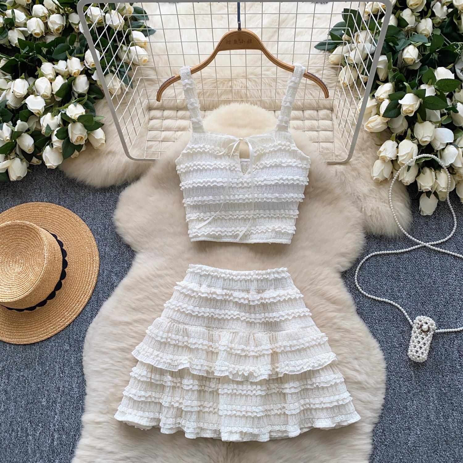 

Милая женская летняя шикарная жилетка на подтяжках с квадратным воротником и оборками + плиссированная юбка с высокой талией One size