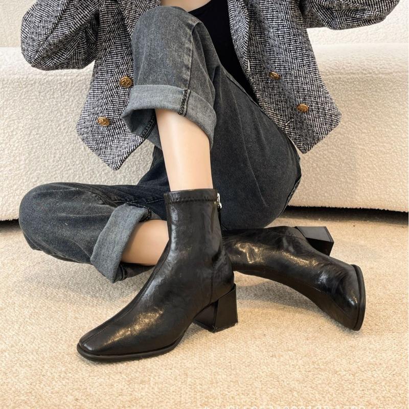 Women's Hand-scratched Short Boots, Thick Heel, Waterproof Table, Thick Bottom and Large Tube Circumference.