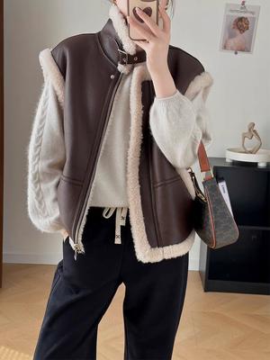 Winter Fashion Vintage Leather Lamb Wool Waistcoat Women New Design Warm Retro Short Vest Female Aesthetic Casual High Street Jacket