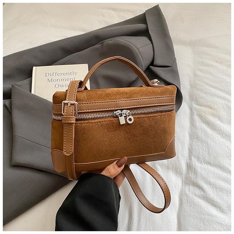

Ретро контрастный цвет коробка маленькая сумка женская 2025 новая нишевый дизайн сумочка высококлассная на одно плечо сумка-мессенджер тренд коричневый
