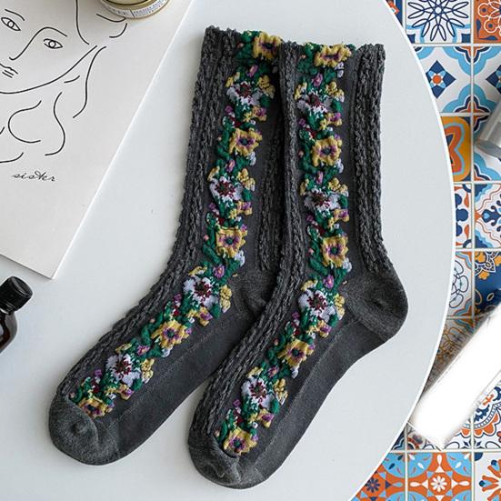 1 par middels lange, varme sokker til kvinner, med blomstermønster og etnisk trykk, crew socks for høst og vinter