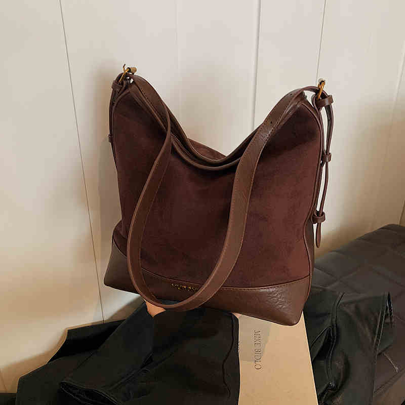 Retro Wildleder Tragetasche für Damen Herbst Winter Vielseitig Große Kapazität Umhängetasche Textur Pendeln Einseitige Schulter Eimertasche