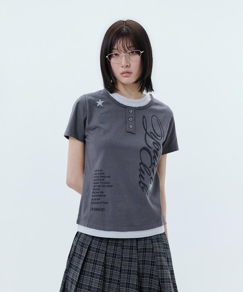 ODDSTUDIO Cutoff Star Layered Henley Neck Graphic T-Shirt - Light Charcoal