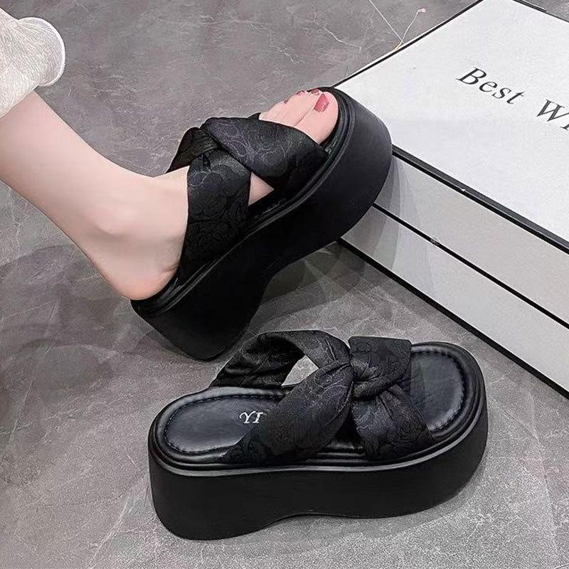 Gentle matching skirt platform slippers women's summer wear 2025 new muffin sandals high heels sandals soft-soled beach shoes