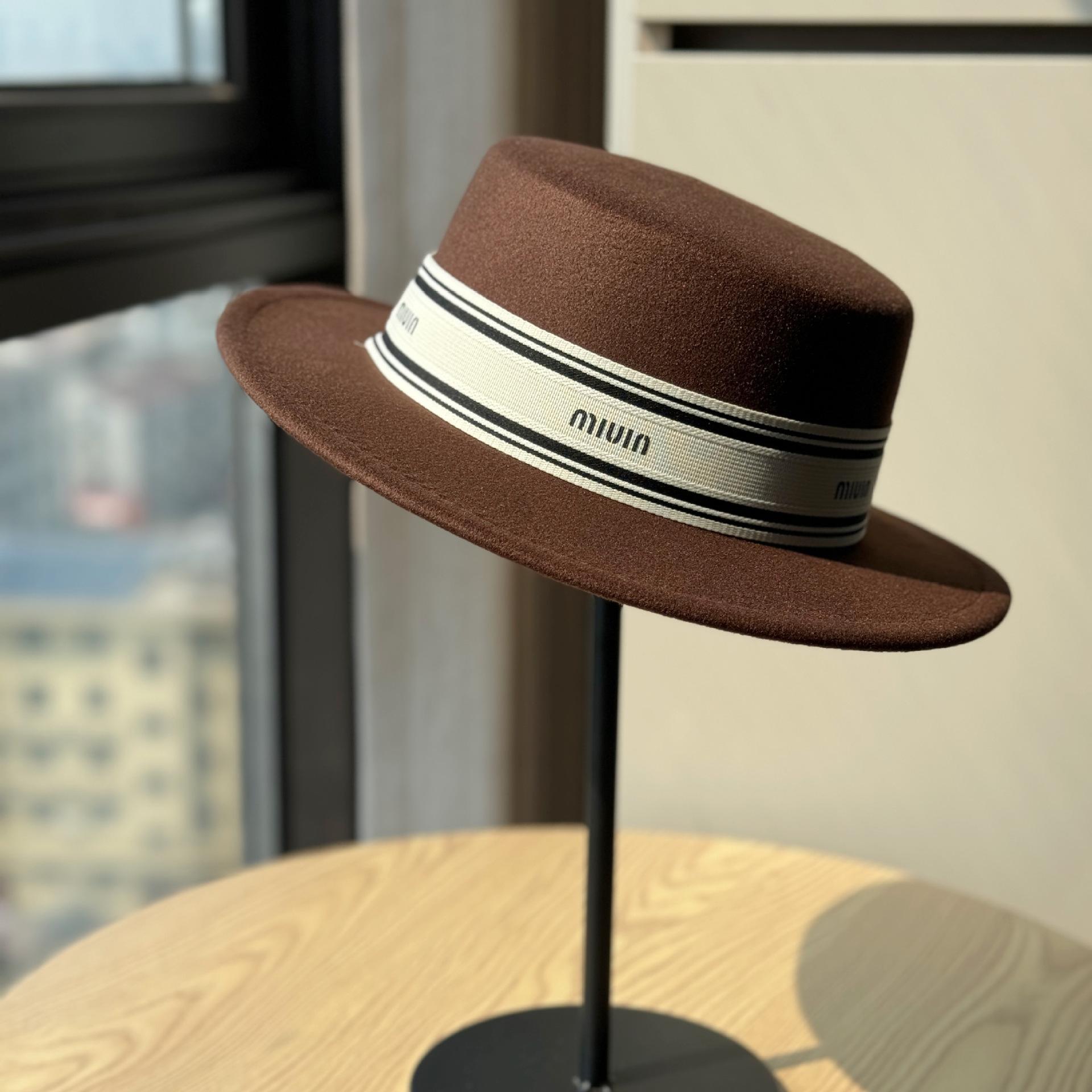 

Xiaoxiangfeng Шерстяная шляпа с плоским верхом для женщин Осень и зима Британский стиль Высококачественная шляпа рыбака Adjustable