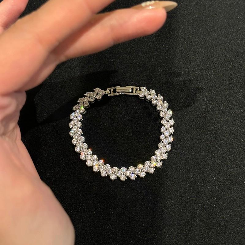 Elegant Heart Shape Bracelet Women With Full Zircon Rhinestone Embellishment Lightweight Luxury Layering Jewelry