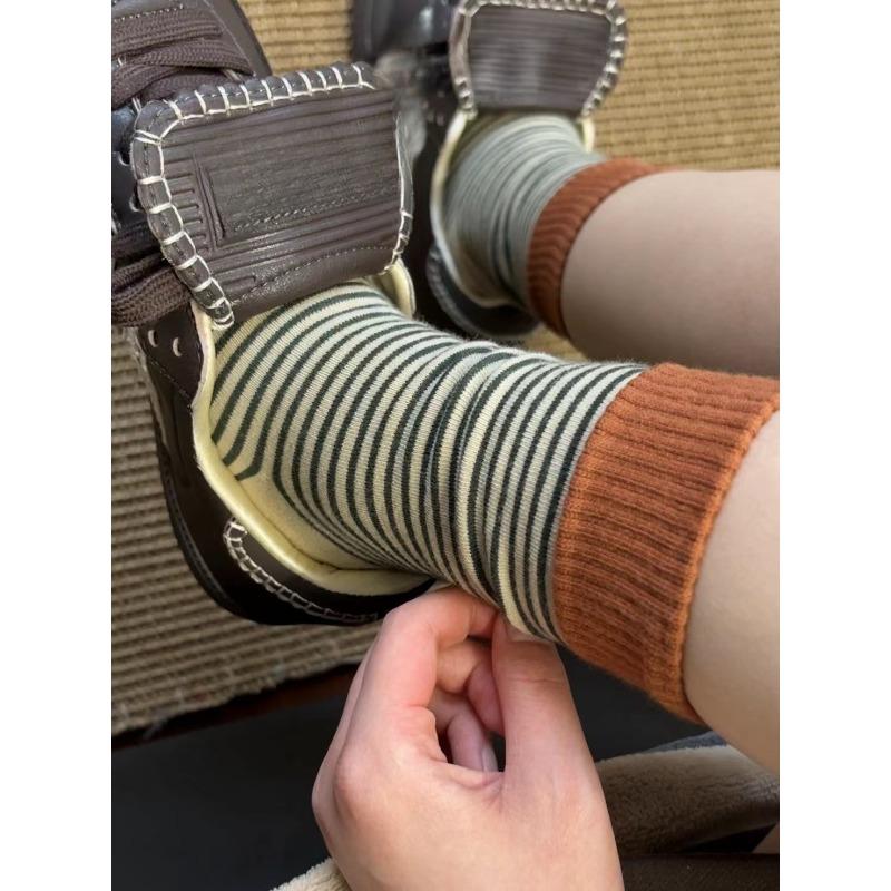 Warm-toned Socks for Women In Autumn, with Contrasting Colors, Seam Stitching, Retro and Casual Mid-calf, Student Sweat-absorbing Pile