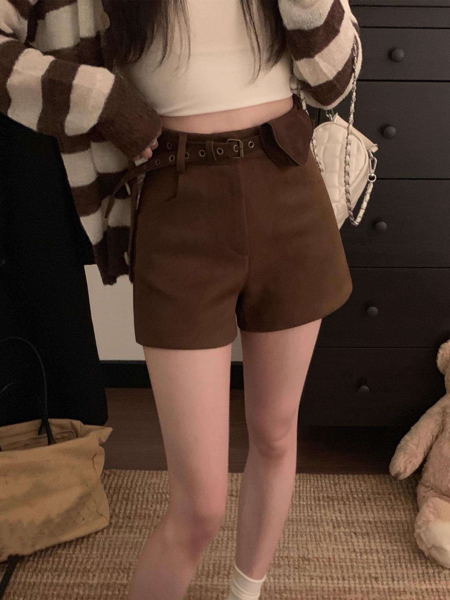 

Plus Size Black Suede Plush High-Waisted A-Line Shorts with Belt Bag - Women s Korean Style for Spring & Autumn 4XL