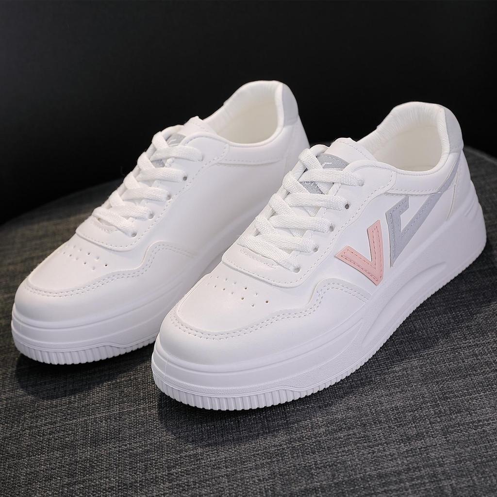 2024 Spring Korean Style Women's Thick Sole Platform White Shoes - Trendy, Breathable, Height-Increasing Casual Shoes for Students