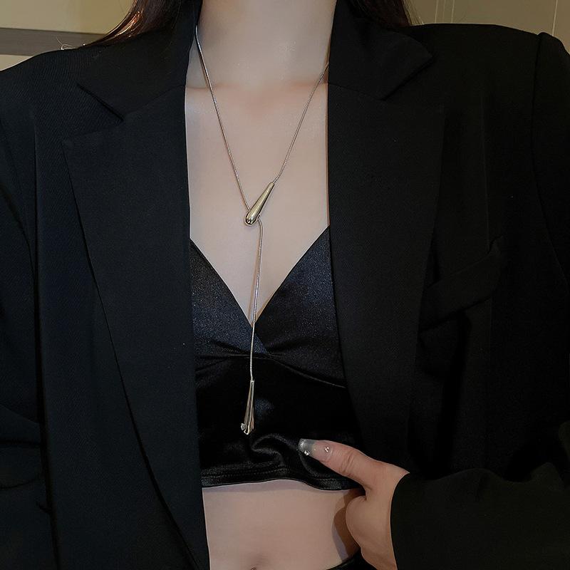 Simple butterfly adjustable necklace niche versatile light luxury sweater chain women's high-end fashion temperament jewelry
