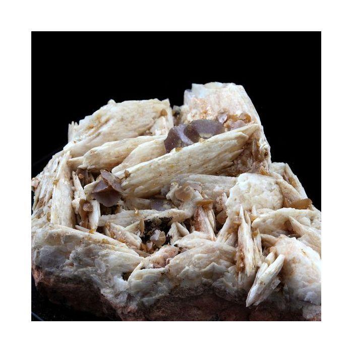 Pierres et Minéraux. Wulfenite + Baryte. 772.5 ct. Lantignié, France..