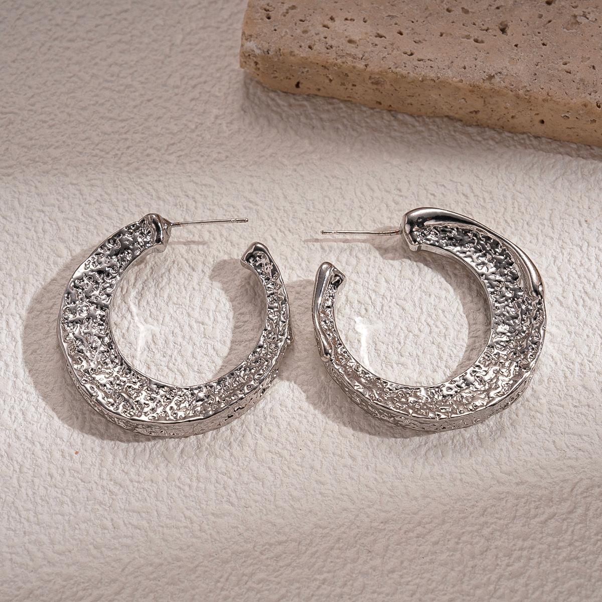 

Metallic Geometric C-fold Silver Needle Earrings Cold Wind Earrings