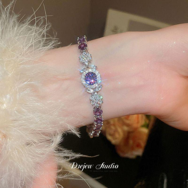 Bracciale Geometrico in Zirconi di Lusso Raffinato: Design Colorato e Versatile