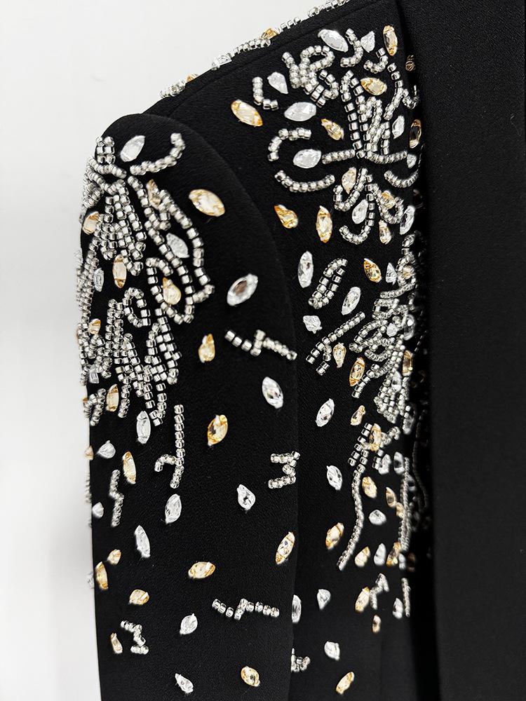 Moda High Street 2026 Collezione Inizio Primavera: Completo Giacca e Pantaloni Elegante con Perline e Strass