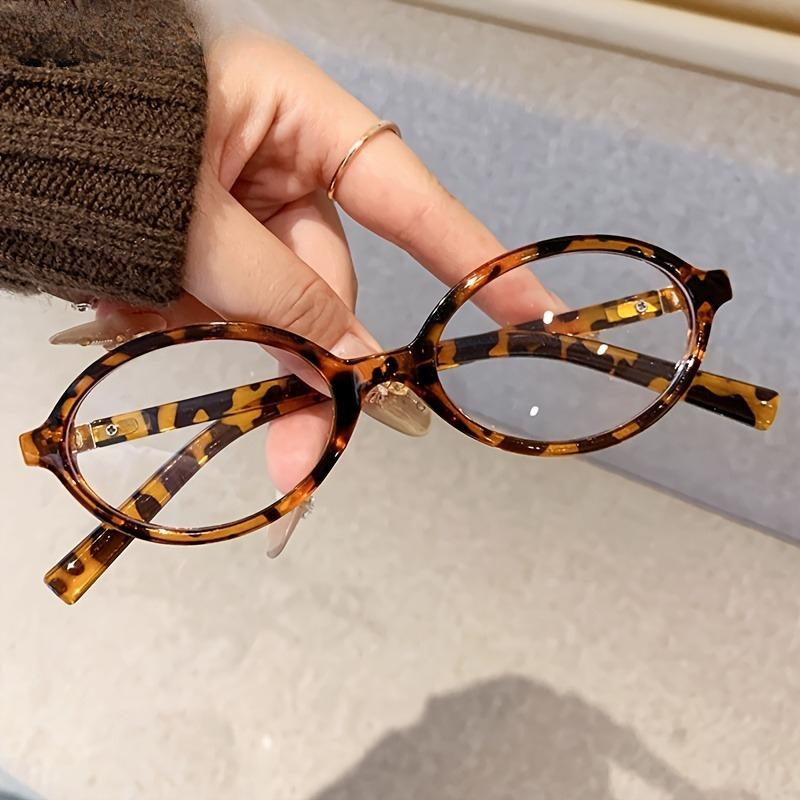 Oval Over the-counter Eyeglass Frame Fashionable Decorative Tortoiseshell Brown Lenses Suitable for Casual and Formal Wear