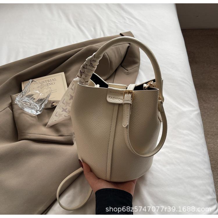 Fashion Handbag 2025 New Summer French Small Fresh Shoulder Messenger Bag Foreign Style Popular Bucket Bag Women's Bag