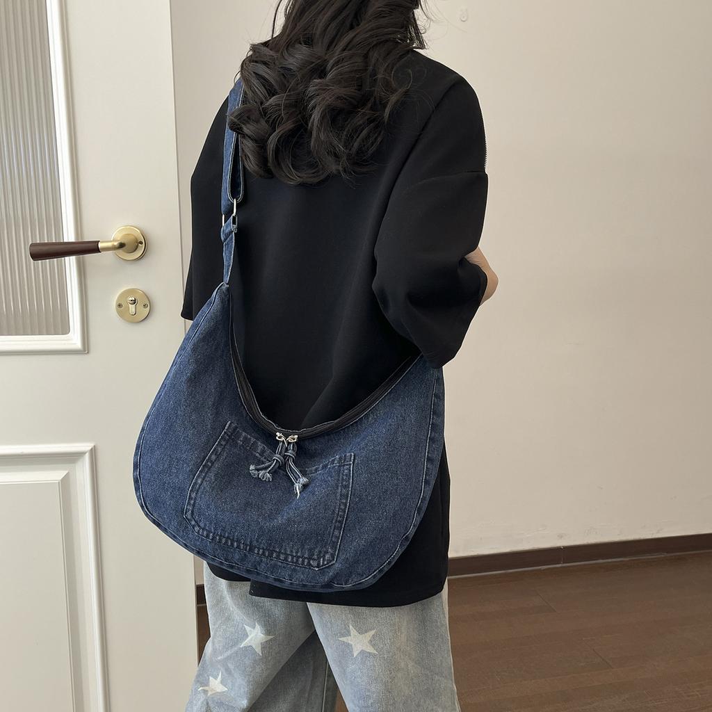 Schoolbag1011 new denim retro versatile simple large capacity commuter casual fashion messenger bag shoulder bag women's bag