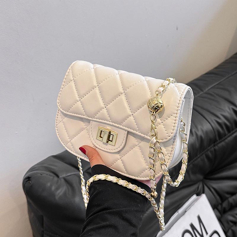 

2024 New Spring Street Fashion Small Bag Women s Popular Design Rhombus Chain Bag білий