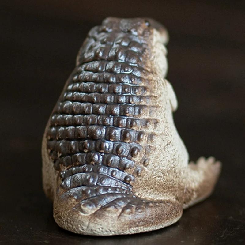 Adorable Mini Alligator Resin Figurine Cute Crocodile Desk Decor for Home Office Handcrafted Resin Craft Collectible Ornament