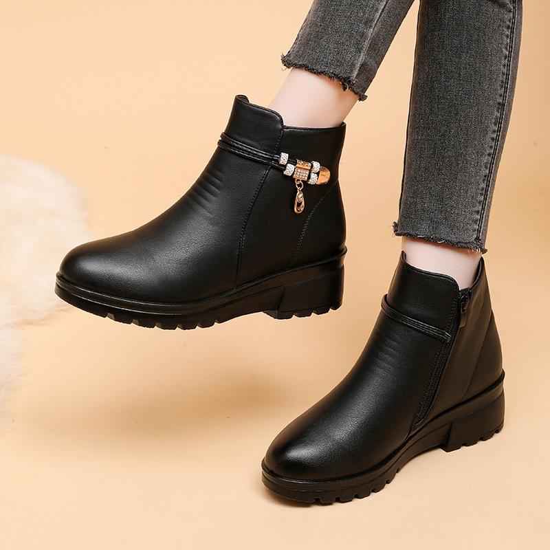 Mom Shoes Winter New Leather Shoes Soft Sole Soft Surface Non-slip Middle-aged and Elderly Women's Cotton Shoes Work Middle-aged and Elderly Short B