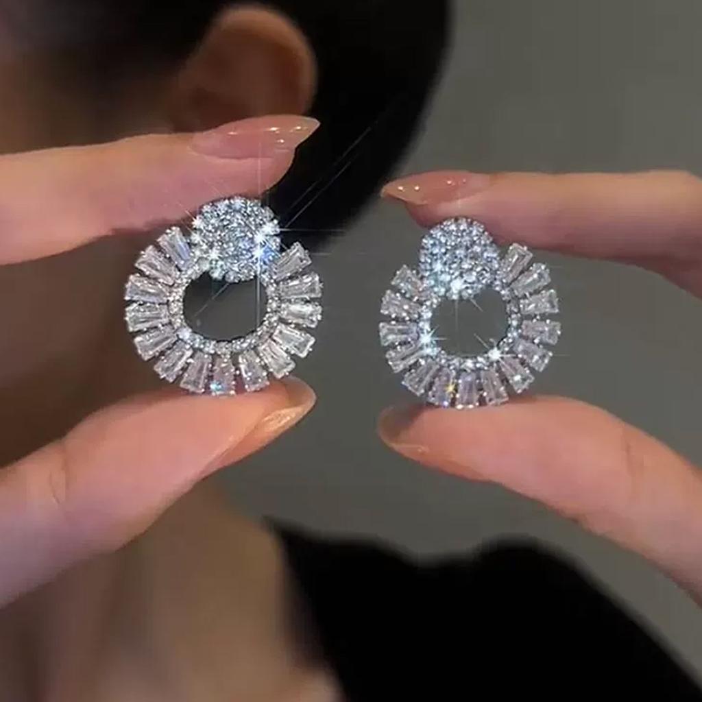 Exquisite light luxury zircon circle stud earrings temperament simple and versatile fashion celebrity high sense 1011 new earrings women