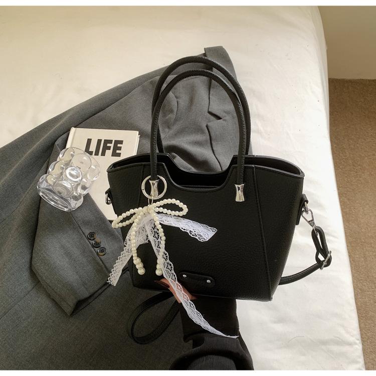 Korean version of the trend hand-carried bucket bag women's summer 2025 new simple fashion versatile shoulder bag niche high sense