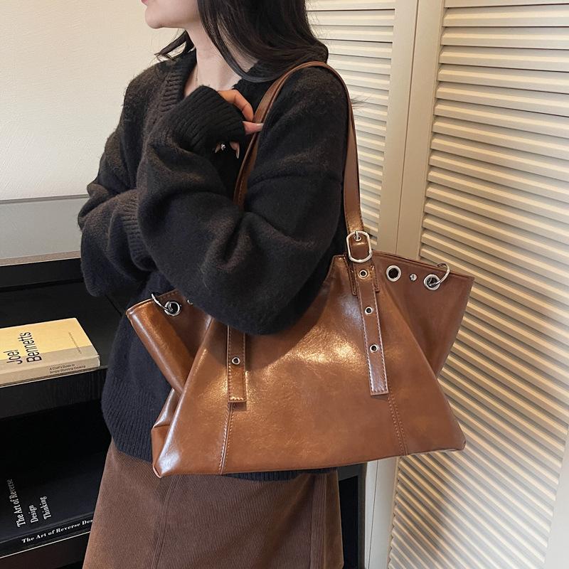 Niche Design Portable Tote Bag Women's 2025 New Trendy Commuter Large-capacity Bag High-end Shoulder Armpit Bag