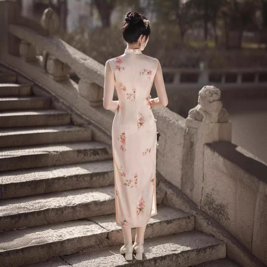 2024 Summer Young Elegant Sleeveless Cheongsam: Modern Literary Style