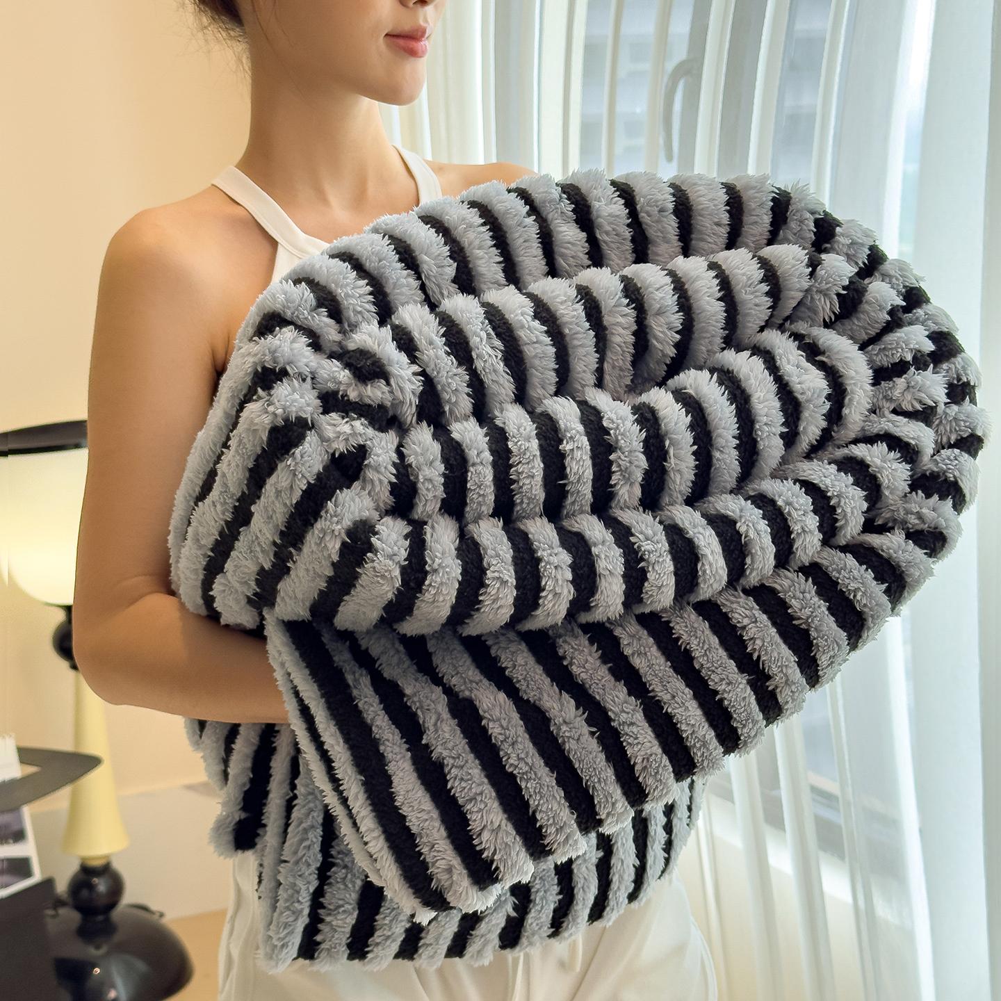 

Imitation Rabbit Plush Striped Blanket Fluffy Soft Fleece Throw Blanket for Sofa Single Double Spring Autumn Warm Bed Blankets 1.0x1.5m Kid Size