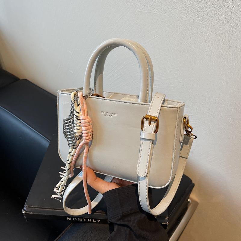 Retro Portable Red Bag Women's New Fashionable and Simple Small Square Bag Versatile Shoulder Messenger Bag