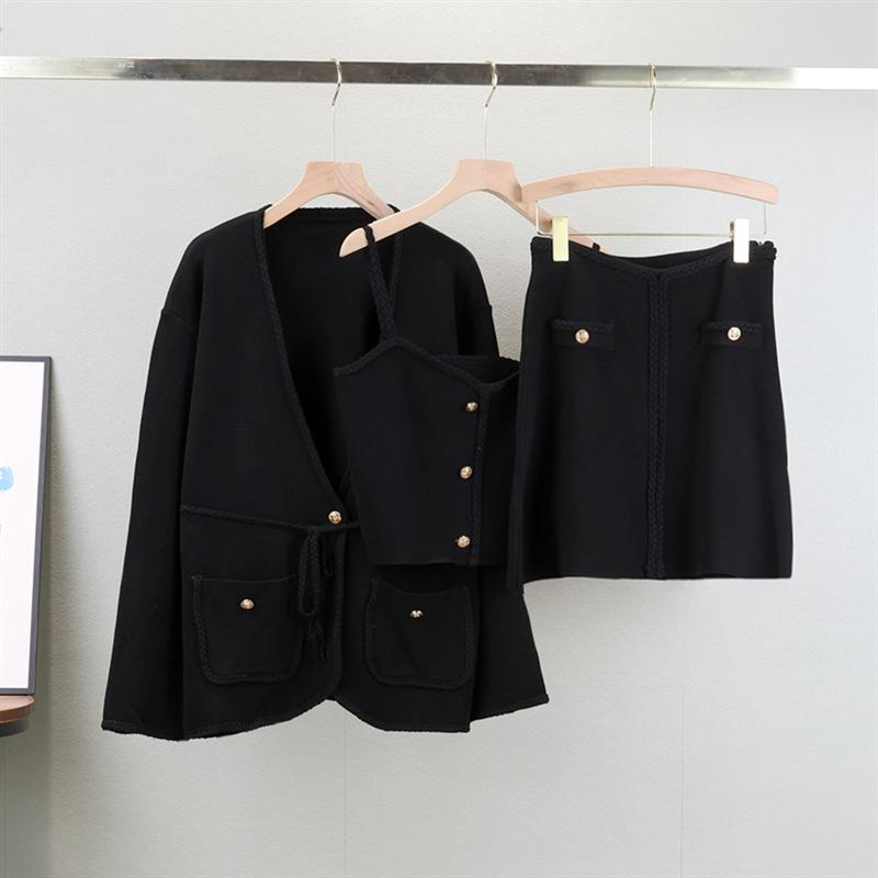 

Французский темперамент Весна Новинка Вязаный кардиган с длинными рукавами + Сексуальные бретели + Короткая юбка Модный комплект из 3 предметов one size fits all чёрный