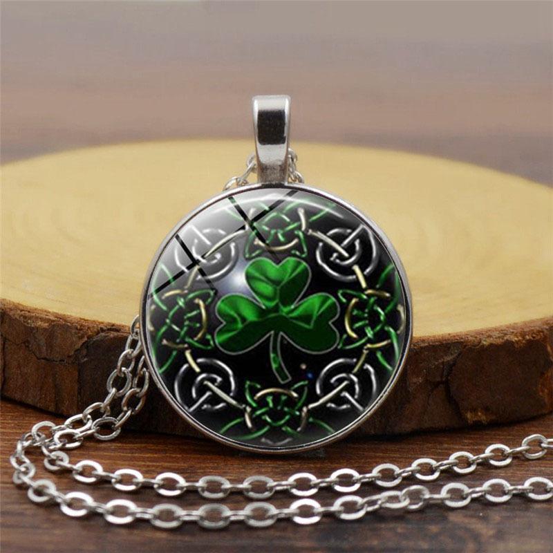 Green Clover Time Women's Versatile Fashion Retro Pendant Necklace