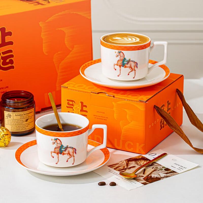 

Набір керамічної чашки та блюдця Pabei Good Luck