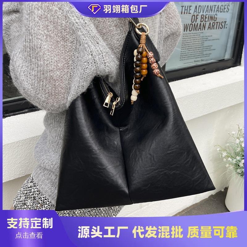 Autumn and winter retro large-capacity commuter bag women's new shoulder bag slack work tote bag