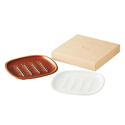 Mino-Keramik-Geschenkset mit 19x18cm Brottellern mit Zweigmuster, elfenbeinfarben und einem Bonbon, perfekt für Hochzeiten und Made in Produktnummer "miyama" Set,