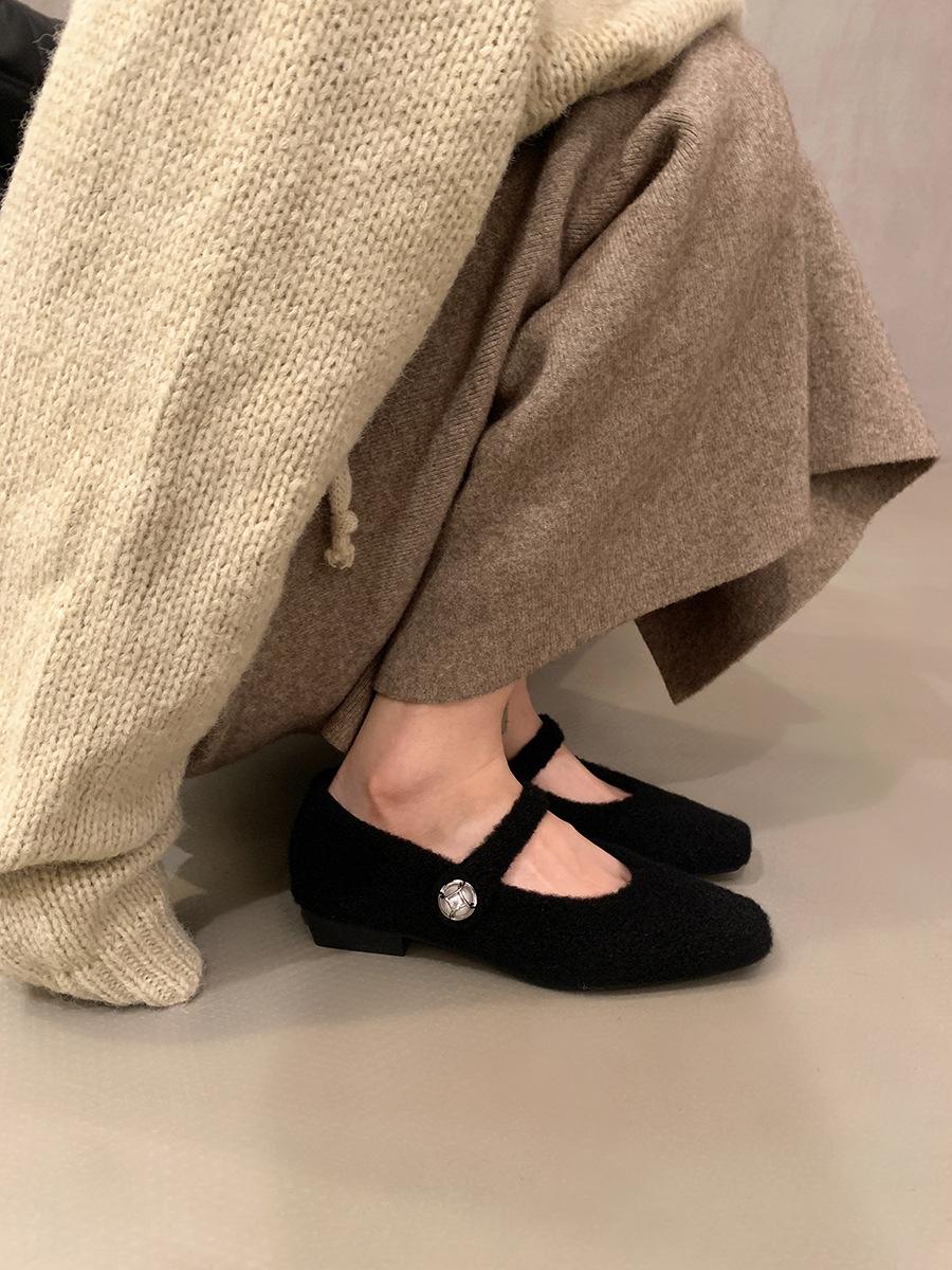 

Woolen square head shallow mouth single shoes women s autumn and winter new gentle fairy style retro commuting flat temperament Mary Jane shoes 35