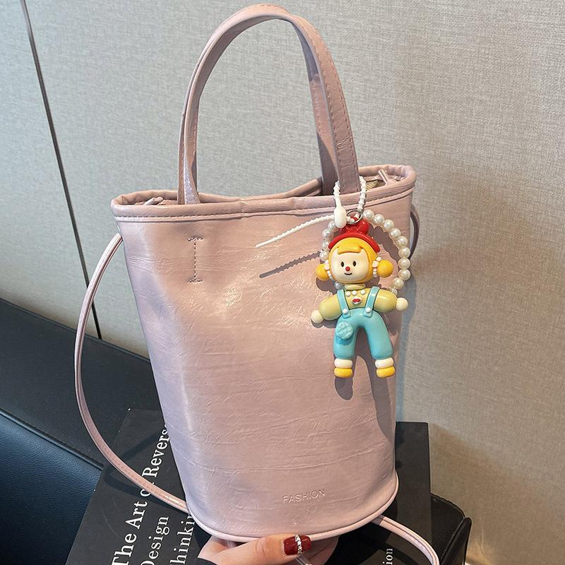 This Year's Popular Portable Bucket Bag Women's 2025 Summer New Simple Foreign Commuter Shoulder Bag Fashion Messenger Bag