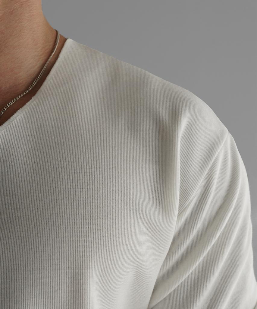 Baulopeulodeogteu V-Neck Basic Knit Tee [Ivory]