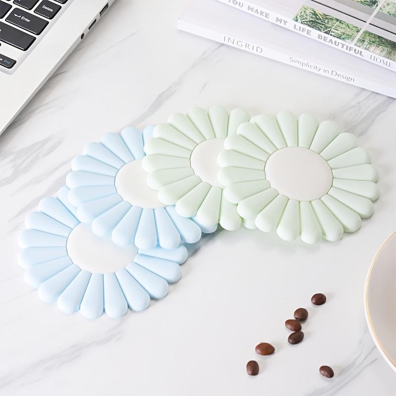 Silicone Daisy Trivet Mat, Large Heat-resistant Pot & Cup Coaster, High-grade Texture for Table Protection.