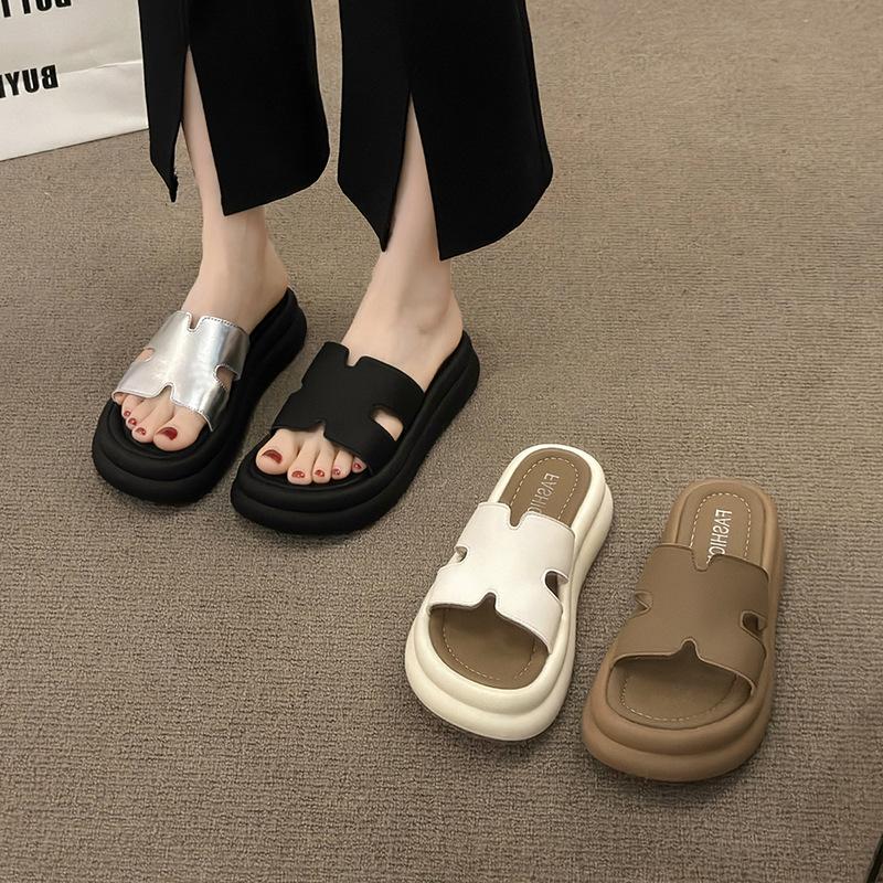 With skirt fashion super fire casual stepping on shit feeling beach one-word drag women summer wear 2025 new thick bottom cool slippers