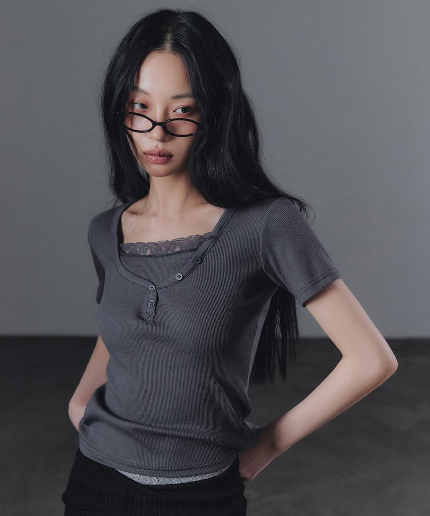 Geulouhaideu Dane Lace Button Short Sleeve T-Shirt_Charcoal