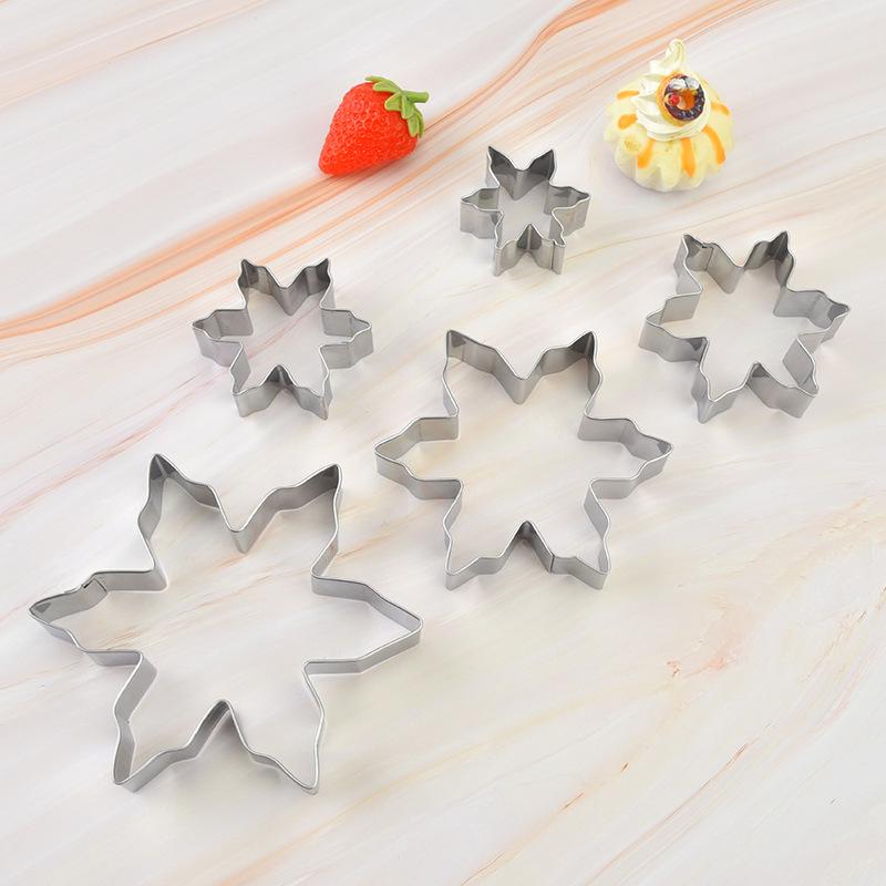 Christmas Cookie Cutters: Gingerbread Man, Tree, Snowflake, Gloves, Heart, Clover, Star