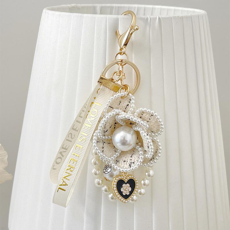 Fashion Boutique Jewelry Pearl Chain Handmade Camellia Flower Keychain Car Key Ring Bag Pendant Accessories Women Keyring Gift