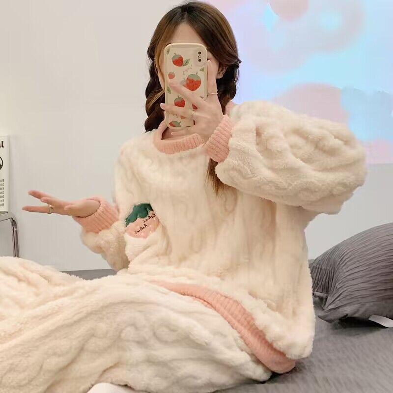 Women's 2024 Winter Coral Fleece Pajama Set - Stylish Flannel Suit for Autumn and Winter, Wearable Outdoors