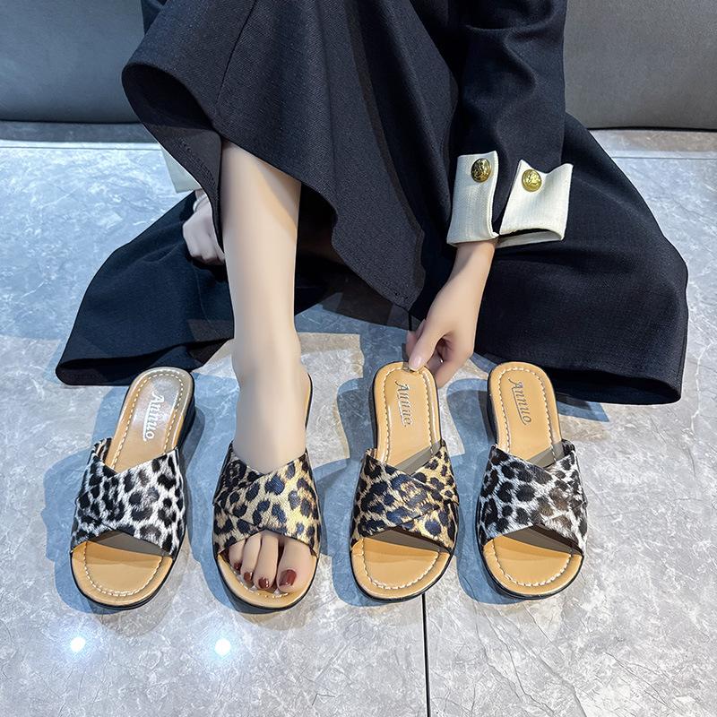Summer new large size slope heel cool slippers women's fashion outer wear leopard print beach slippers