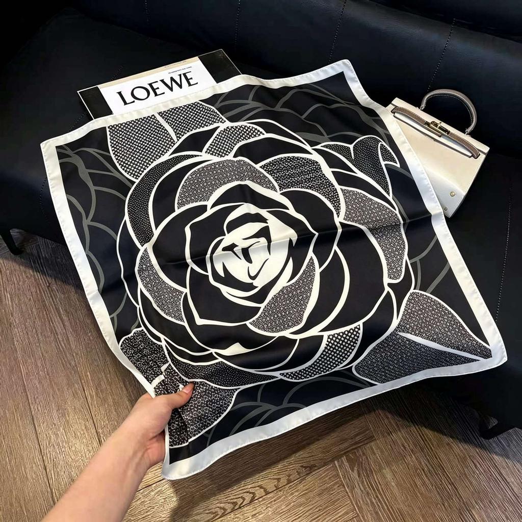 New silk satin 71 * 71 square scarf versatile foreign style simulation silk scarf middle-aged and elderly decorative scarf neck protection silk scarf