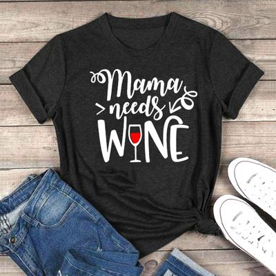 T-shirt Engraçada Mulher Mama Need Wine Estampa de Letras Decote O Manga Curta Algodão Camisetas Top Preto Branco